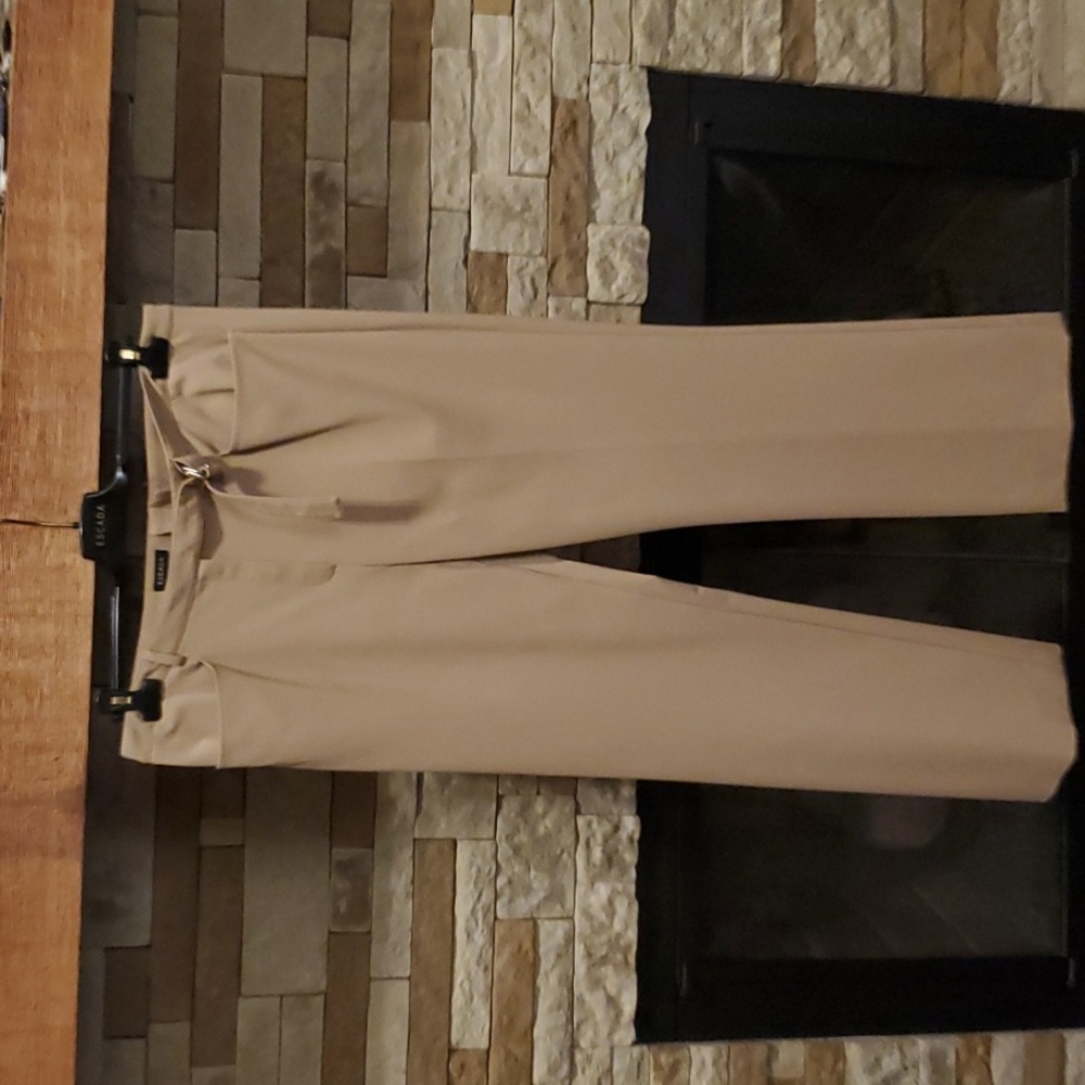 ESCADA STRETCH PANTS SIZE 44 EURO OR 14 USA.